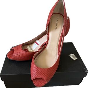 NIB Tahari Women's Red Peep Toe Shoes